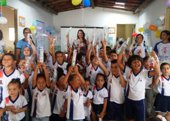 Crianças aprendem a combater o Aedes Aegypti em Valente