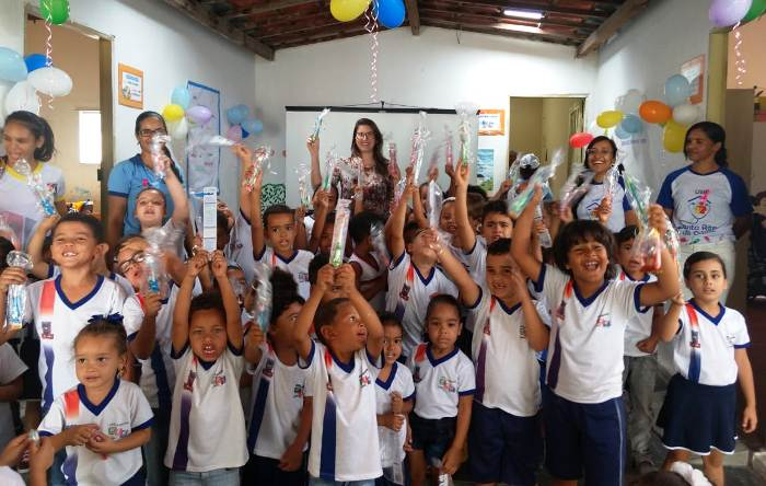 Crianças aprendem a combater o Aedes Aegypti em Valente