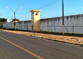 Após decisão judicial, mais de 200 presos já deixaram presídio para cumprir pena em casa