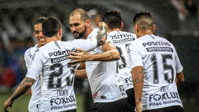Em jogo que Danilo foi grande destaque, Corinthians vence o Bahia no Itaquerão