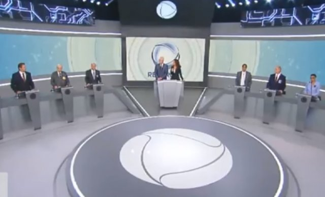 Ataques a extremismos dominam penúltimo debate na TV