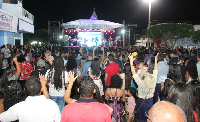 Muito louvor marcou o Dia do Evangélico em Retirolândia no domingo (30)