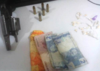 Guarnição da 4ª CIA/PM Coité apresenta na Delegacia indivíduos suspeitos de trafico de drogas