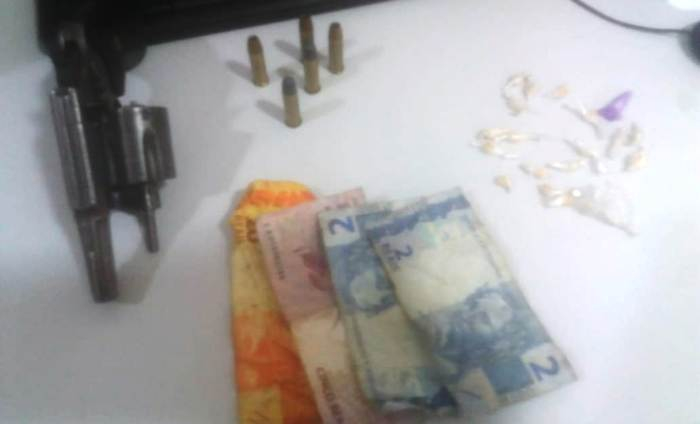 Guarnição da 4ª CIA/PM Coité apresenta na Delegacia indivíduos suspeitos de trafico de drogas