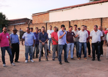 São José do Jacuípe – Prefeito reúne grupo e em carreta visita quatro comunidades para inaugurar sistema de água encanada