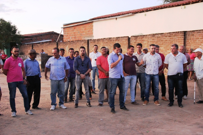 São José do Jacuípe – Prefeito reúne grupo e em carreta visita quatro comunidades para inaugurar sistema de água encanada