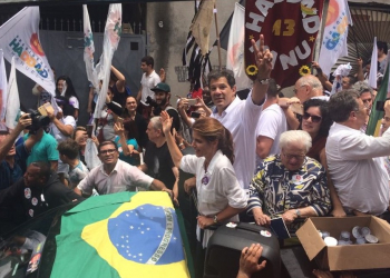 Em caminhada em SP, Haddad agradece apoio de Joaquim Barbosa