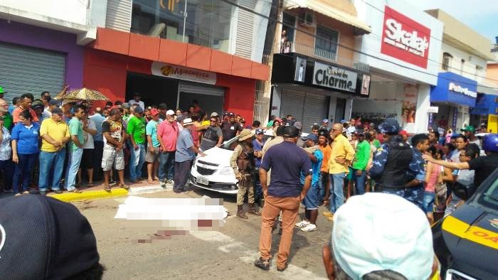 Homem é assassinado a facadas no centro de Euclides da Cunha