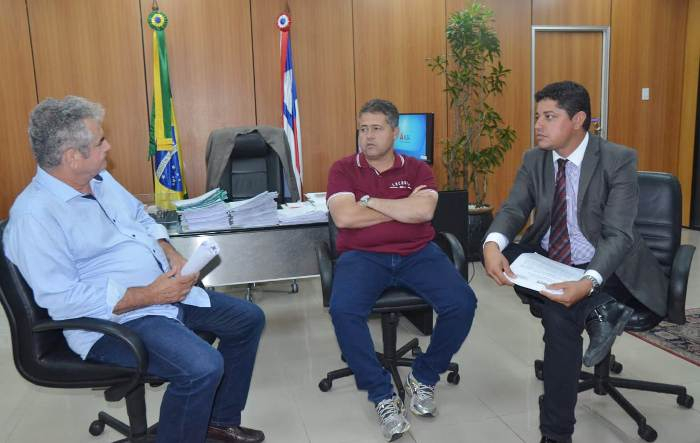 Vereador Lomanto vai a Salvador pedir apoio ao presidente de ALBA para pautar Projeto de Elevação da Comarca de Valente