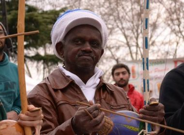 Após discussão sobre política, artista é morto a facadas por suposto eleitor de Bolsonaro