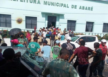 Município de abaré terá que reintegrar servidores concursados que haviam sido dispensados por prefeito em 2017