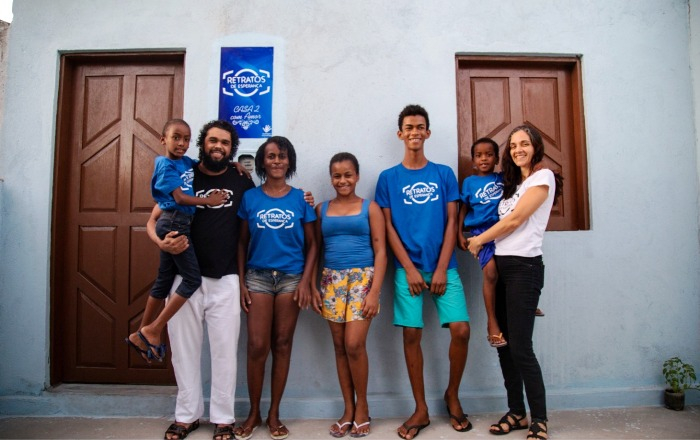 Retratos de Esperança entrega segunda casa construída pelo projeto