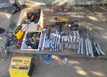 Dois homens morrem durante ação policial contra grupo que montava e vendia submetralhadoras na BA