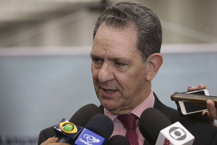 Presidente do STJ diz não ver ameaça em fala de Eduardo Bolsonaro