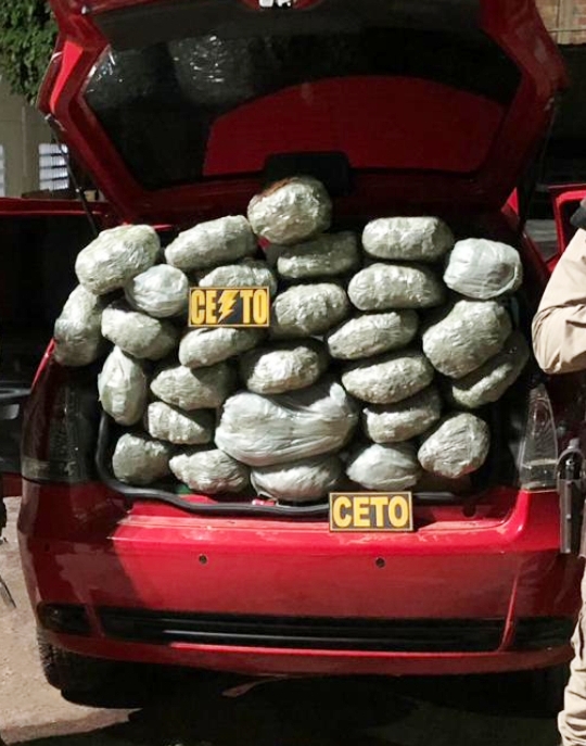 Serrinha – Guarnição da CETO recupera carro com restrição de roubo e intercepta outro com grande quantidade de maconha na BR 116