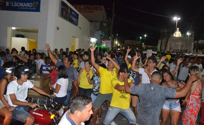 Eleitores de Bolsonaro fazem a festa em Conceição do Coité