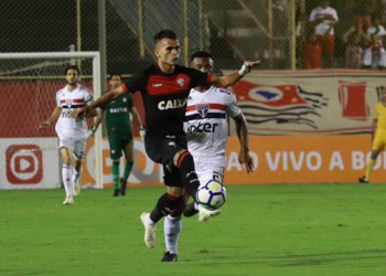 Vitoria perde no Barradão para o São Paulo e se complica no Brasileirão