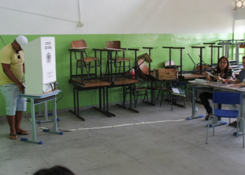 Maior colégio eleitoral de Conceição do Coité teve movimento intenso durante a manhã