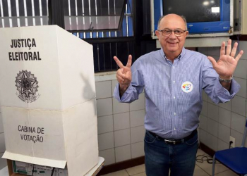 Zé Ronaldo vota em Feira de Santana e diz  que faz o que pode para livrar a Bahia do PT