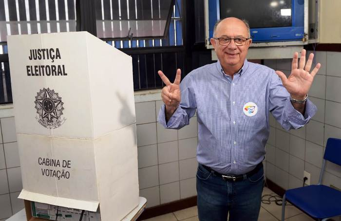 Zé Ronaldo vota em Feira de Santana e diz  que faz o que pode para livrar a Bahia do PT