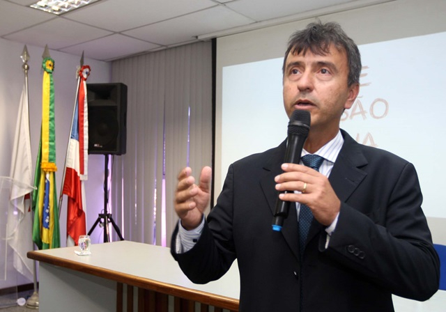 Secretário de comunicação nega parcelamento de salário dos servidores estaduais: “fake news”