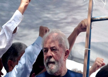 Aparência de Lula comove juízes, que discutem prisão domiciliar