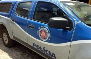 Jovem é encontrado morto a tiros sobre uma moto que havia roubado