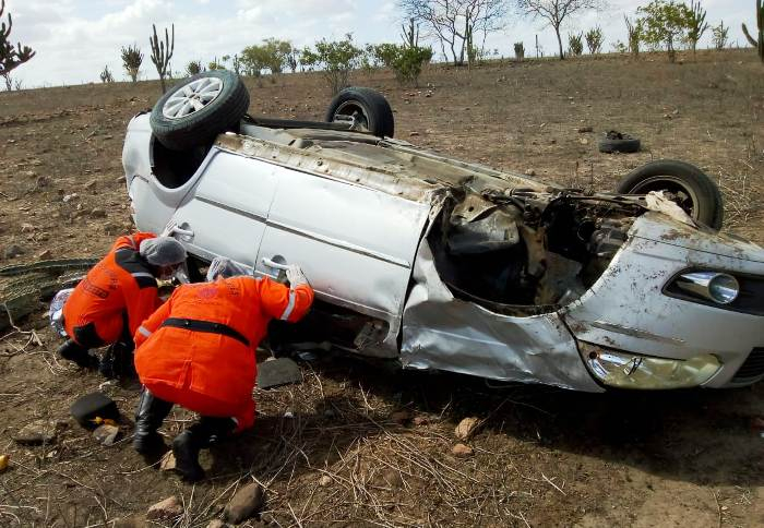 Riachão do Jacuípe – Mulher morre vítima de capotamento na BA 120