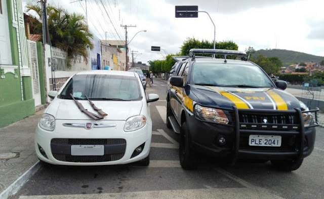 PRF troca tiros com bandidos e frustra assalto a ônibus na BR 407, em Jaguarari