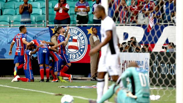 Bahia marca no fim e vence o Ceará de virada na Arena Fonte Nova