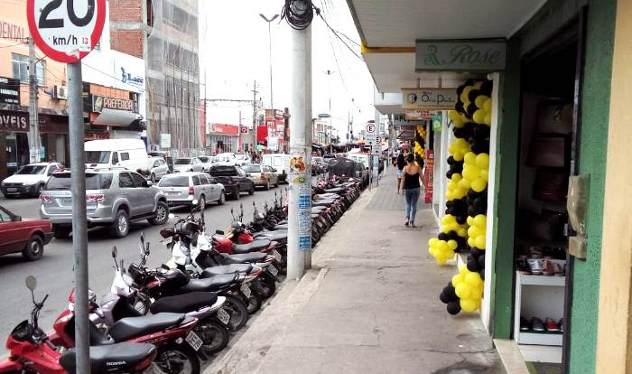 Em dia de Black Friday comerciantes de Coité fazem de tudo para atrair a atenção dos consumidores