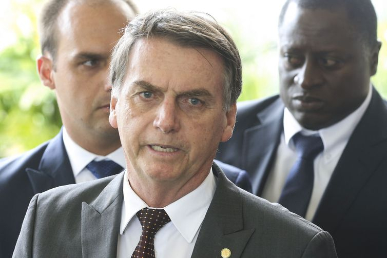 Quem tem problemas com a Justiça não entrará no governo, diz Bolsonaro