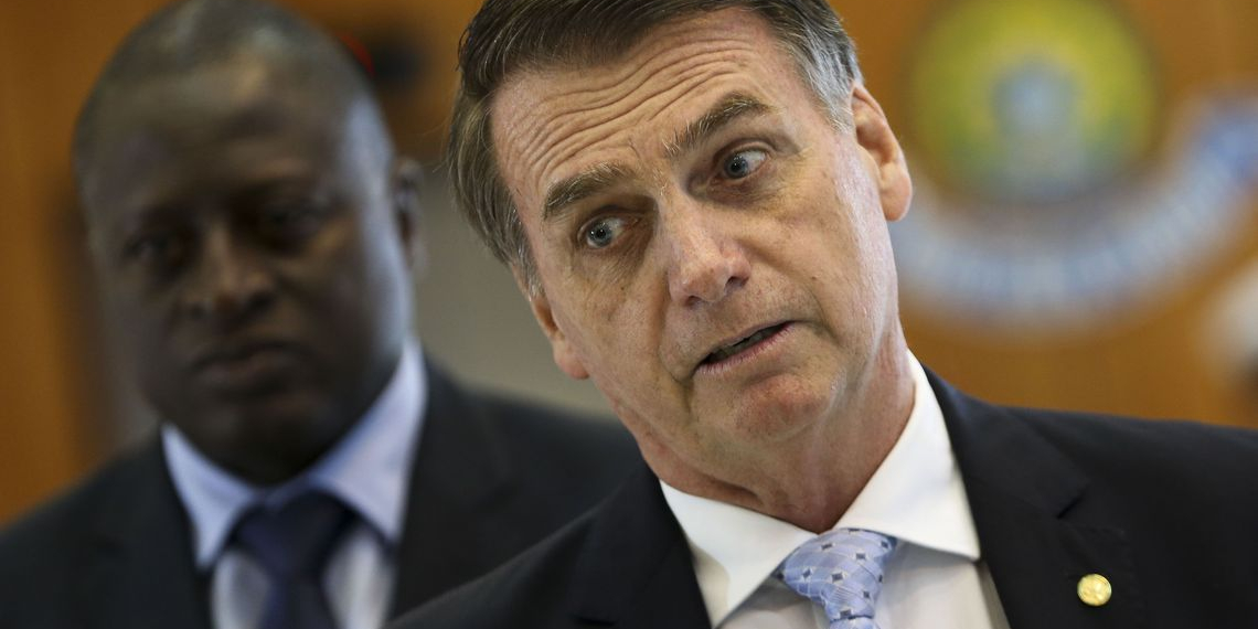 Cirurgia de Bolsonaro é adiada para depois da posse