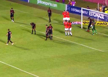 Jogando em casa Vitória perde para o Atlético Paranaense e aumenta chances de cair para série B