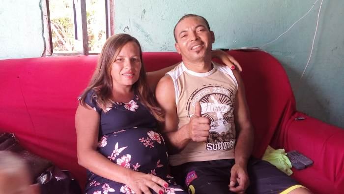 Depois de quase uma semana em gravação de programa da Record em SP, Chitão, Juci e seus 14 filhos estão de volta a Coité