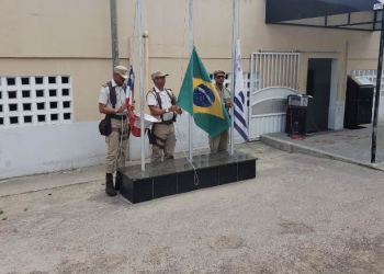 Serrinha – 16º BPM realiza homenagem alusiva ao Dia da Bandeira