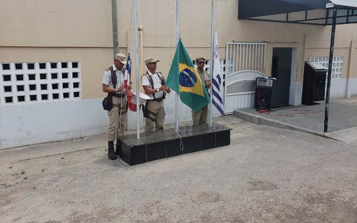 Serrinha – 16º BPM realiza homenagem alusiva ao Dia da Bandeira
