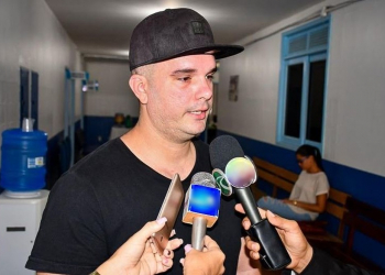 Em despedida no Acre, médico diz que ganhava dez vezes mais no Brasil do que em Cuba