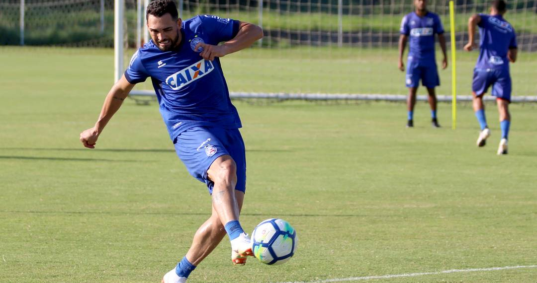 Gilberto treina pelo segundo dia consecutivo e pode marcar presença no BA-VI