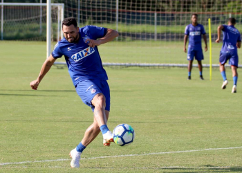 Gilberto treina pelo segundo dia consecutivo e pode marcar presença no BA-VI