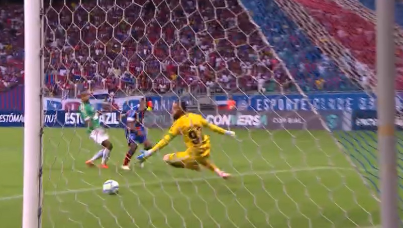 Com gol de Élber, Bahia vence a Chape, se afasta seis pontos do Z-4