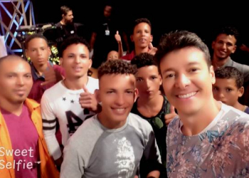 Depois de quase uma semana em gravação de programa da Record em SP, Chitão, Juci e seus 14 filhos estão de volta a Coité