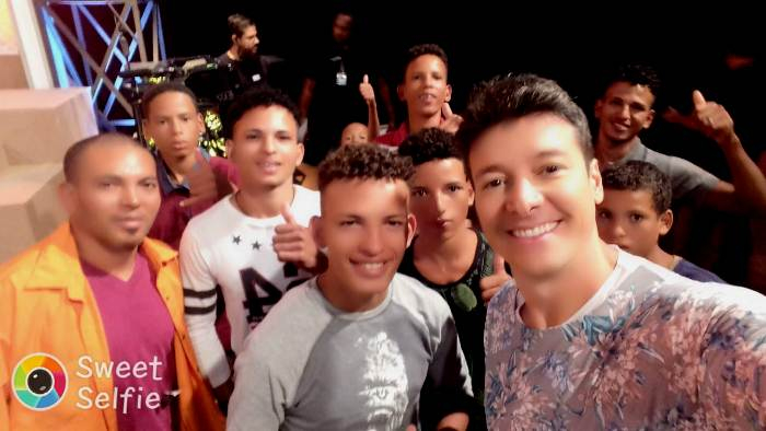 Depois de quase uma semana em gravação de programa da Record em SP, Chitão, Juci e seus 14 filhos estão de volta a Coité