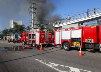 RJ – Fogo destrói parte do Hospital Lourenço Jorge; três pacientes morrem na transferência