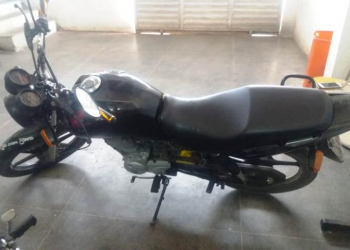 Coité – PM apreende moto com licenciamento atrasado e descobre dois celulares roubados na carenagem
