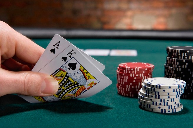 Poker: o esporte da mente que conquistou o país