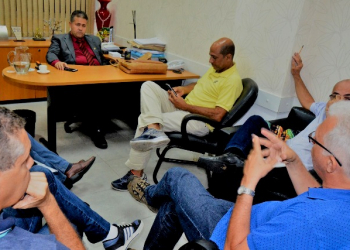 Ex-funcionários e aposentados da COELBA apresentam uma série de irregularidades da empresa ao deputado Alex da Piatã