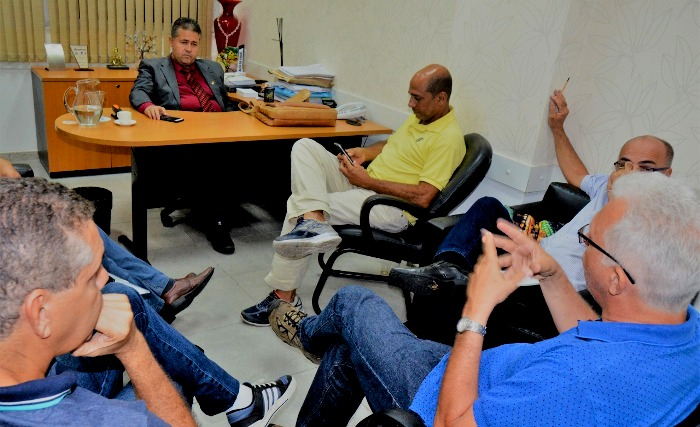 Ex-funcionários e aposentados da COELBA apresentam uma série de irregularidades da empresa ao deputado Alex da Piatã