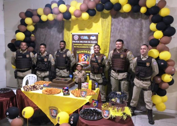 Garoto que sonha em ser policial da Rondesp tem festa de aniversário padronizada e recebe de surpresa presença de guarnição