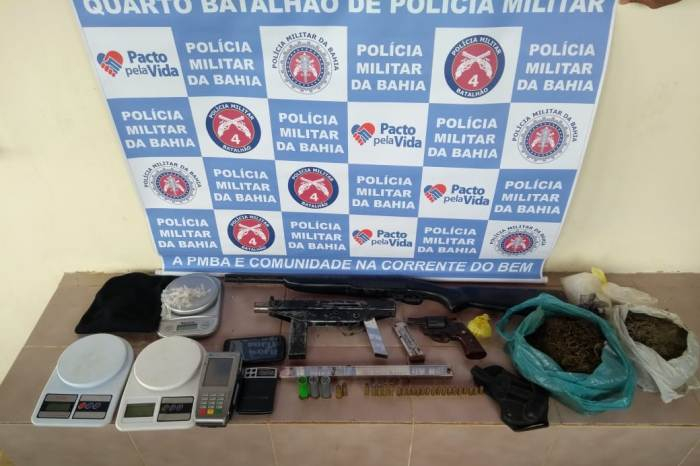 PM apreende submetralhadora e drogas em Sátiro Dias